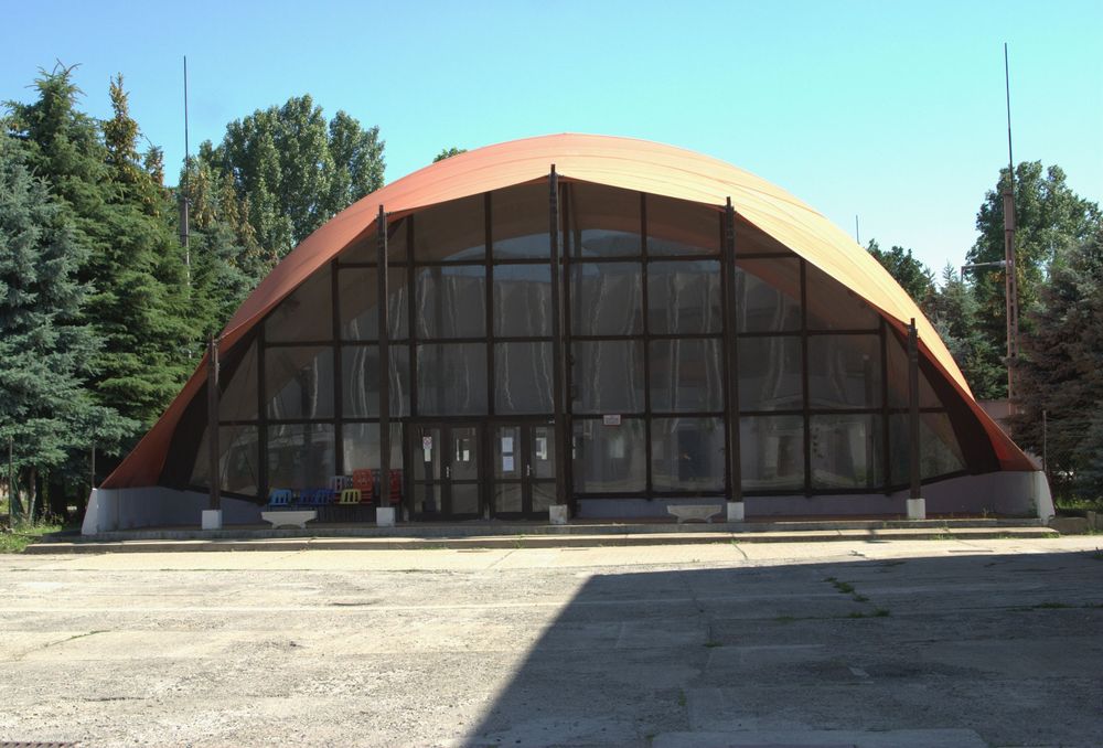 Az uszoda